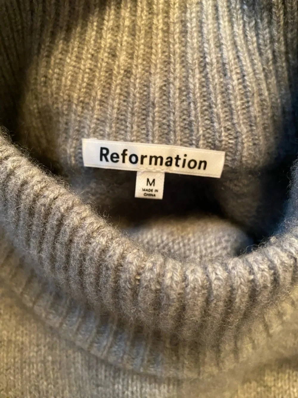 Reformation Garrett Cashmere Cropped Turtleneck Sweater - Picture 14 of 15